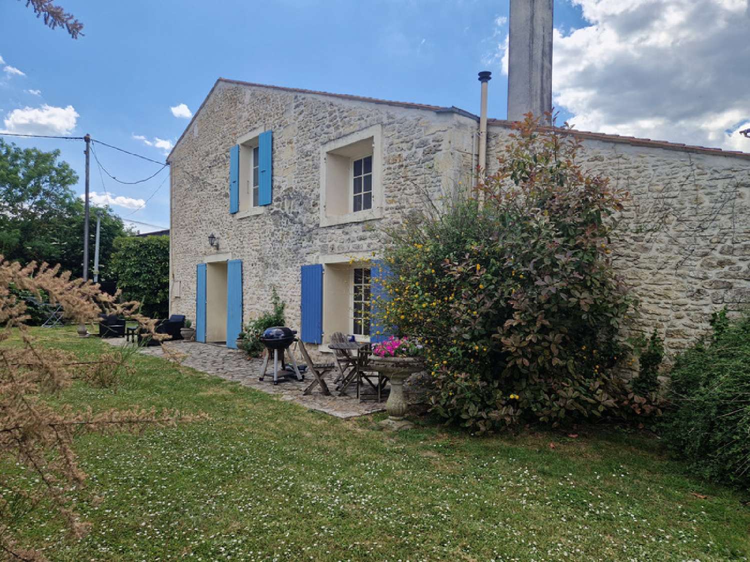 for sale house Saint-Jean-d'Angély Charente-Maritime 1