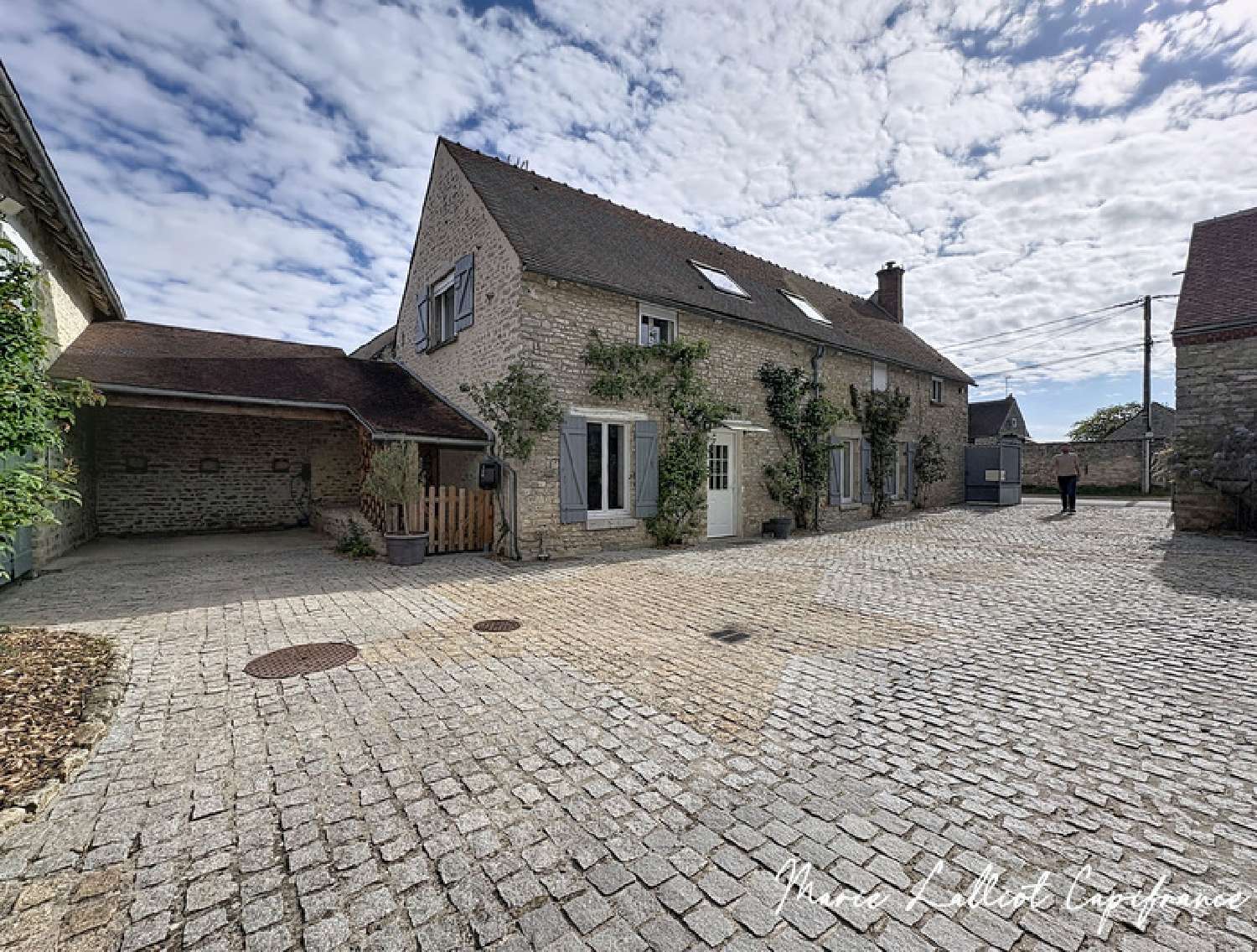  for sale house Yèvre-la-Ville Loiret 2