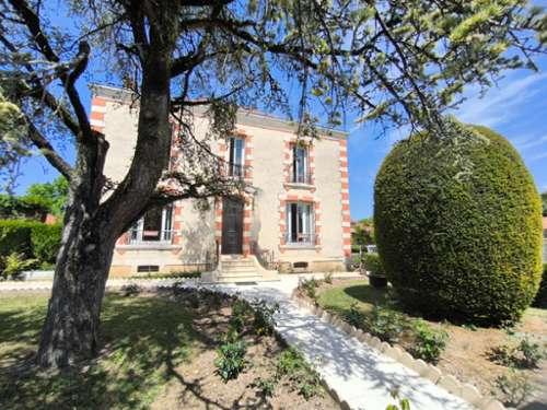 Saint-Fraigne Charente herenhuis foto 7348489