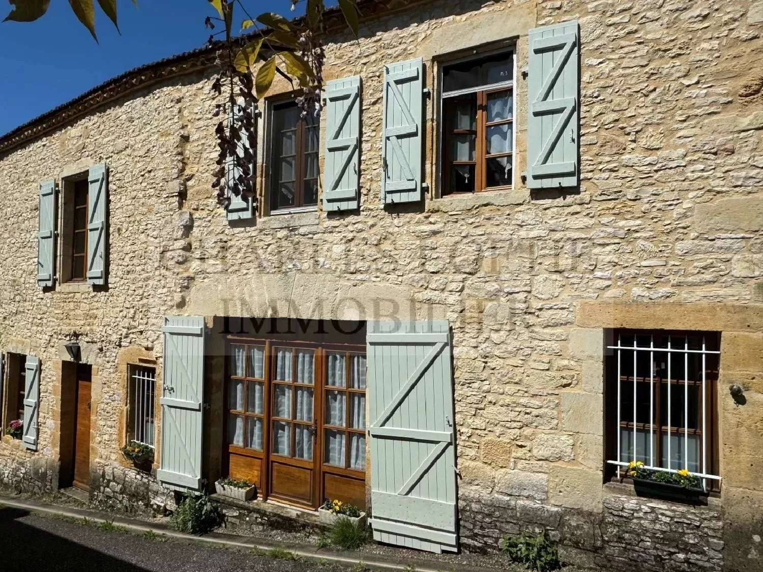 for sale shop Pomarède Lot 2