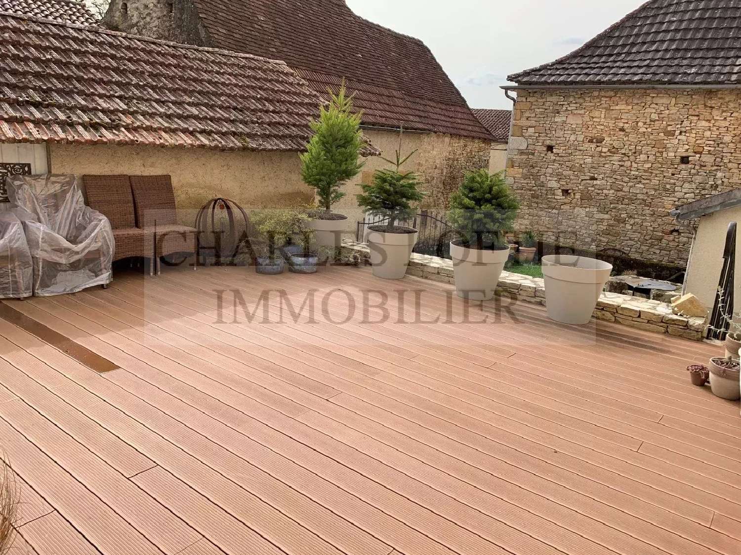 for sale shop Saint-Caprais Lot 2