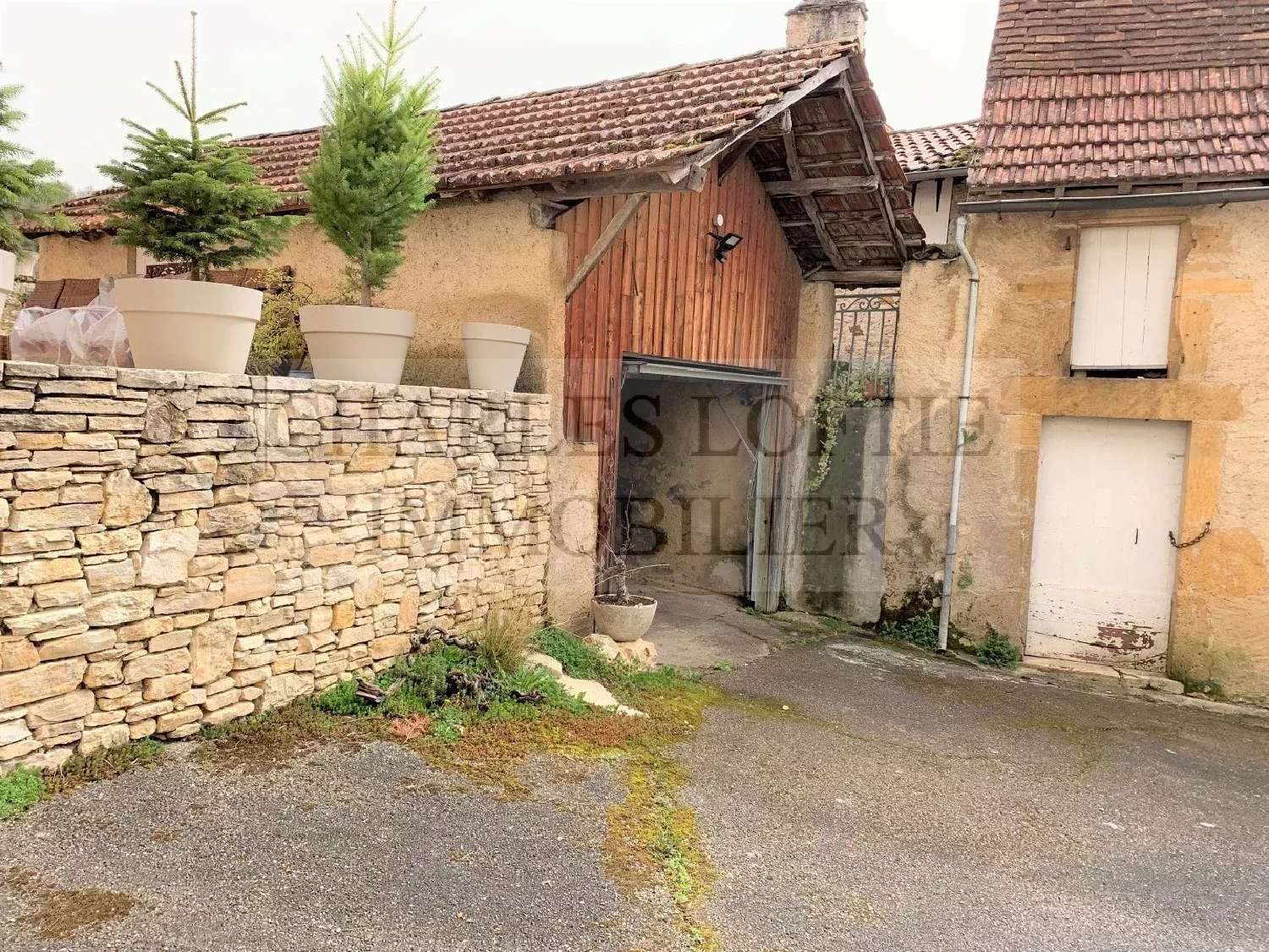  for sale shop Saint-Caprais Lot 3
