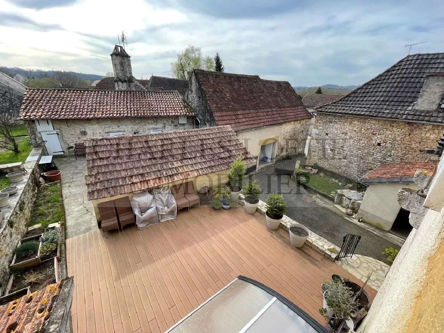  for sale shop Saint-Caprais Lot 4