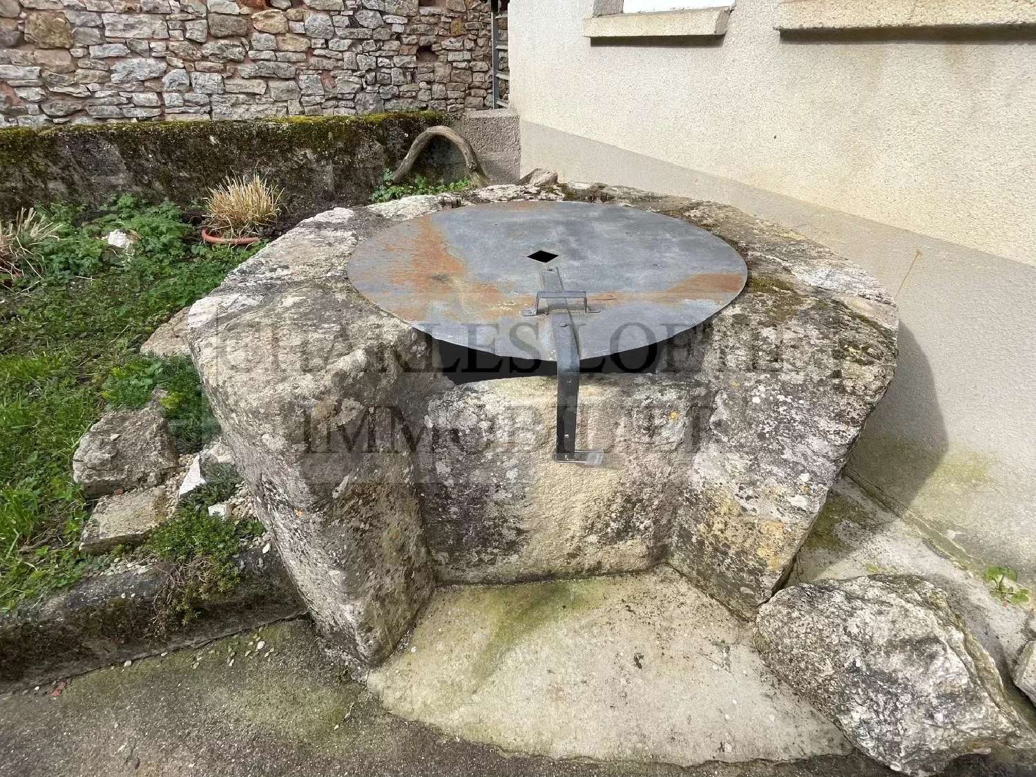  for sale shop Saint-Caprais Lot 7
