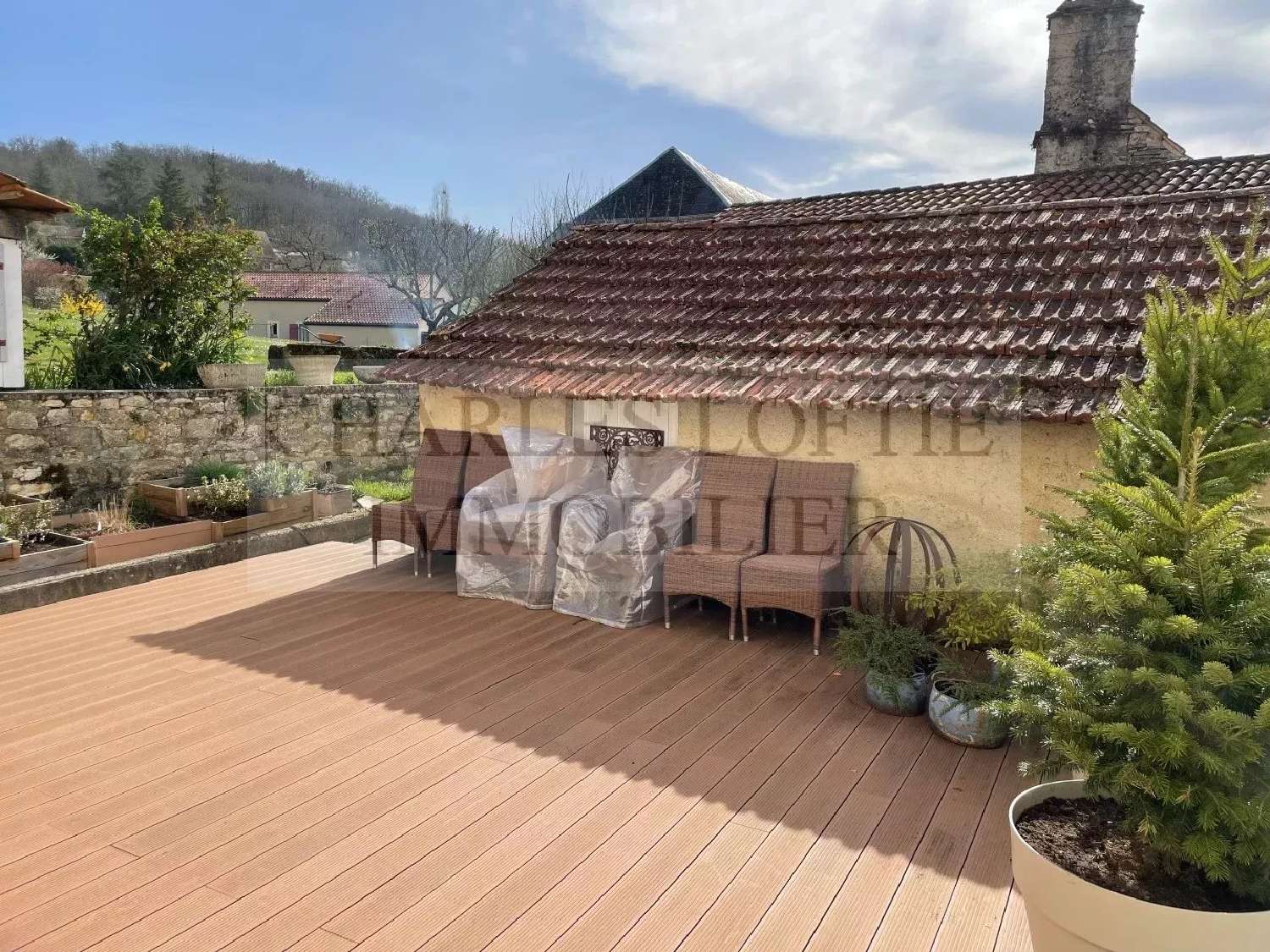  for sale shop Saint-Caprais Lot 8