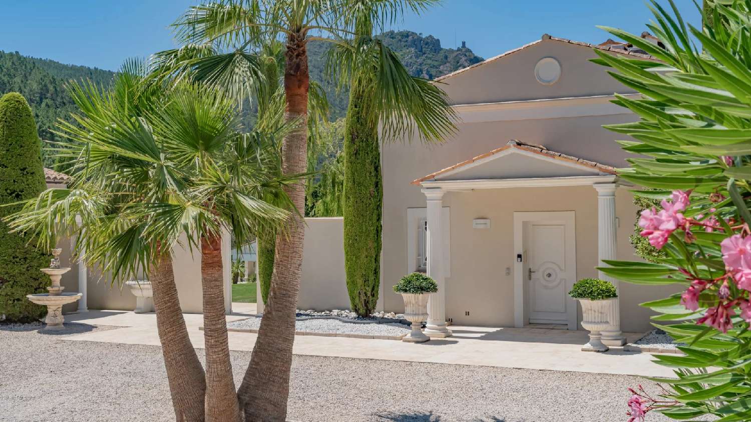  for sale villa Bagnols-en-Forêt Var 1