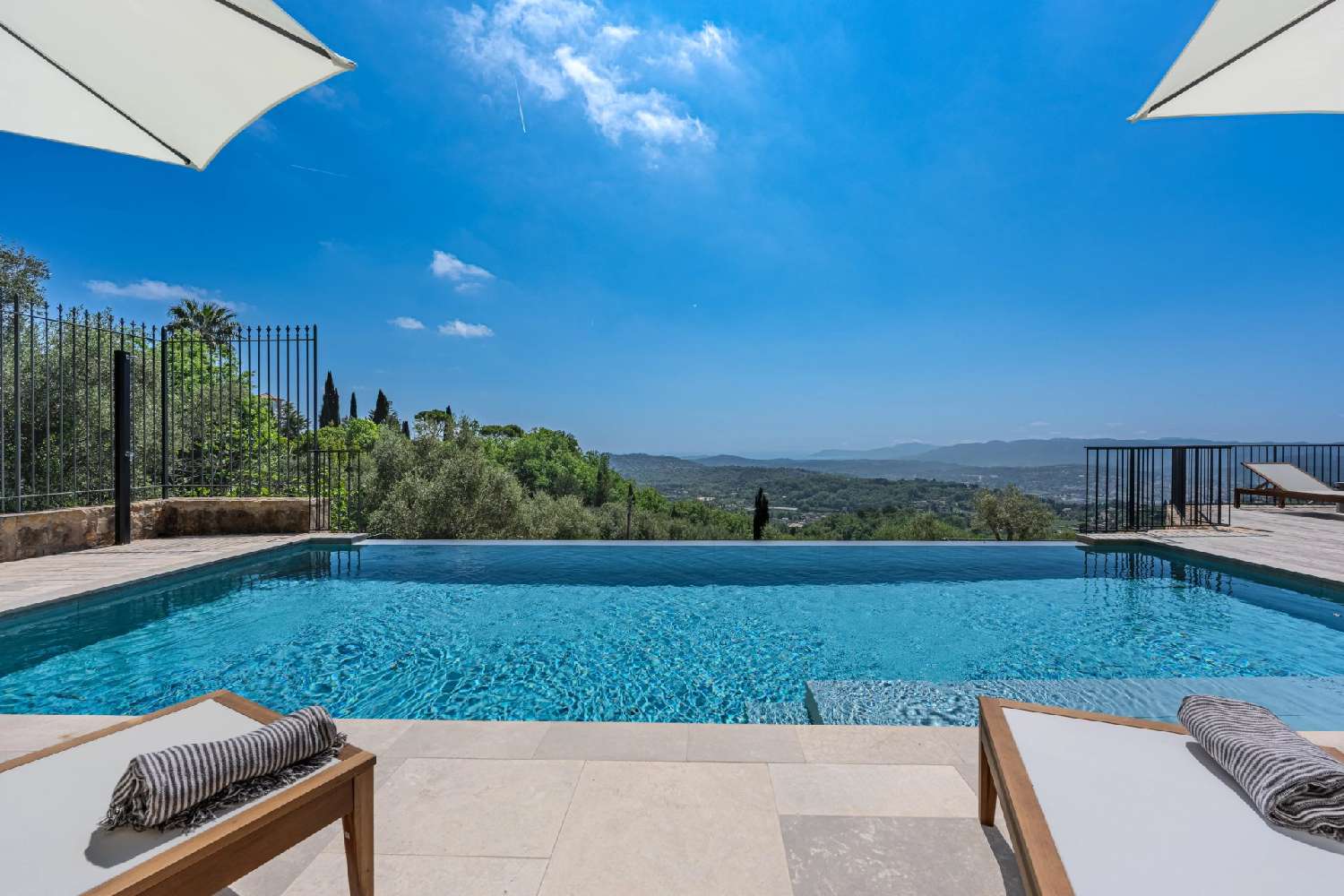 à vendre villa Châteauneuf-Grasse Alpes-Maritimes 2
