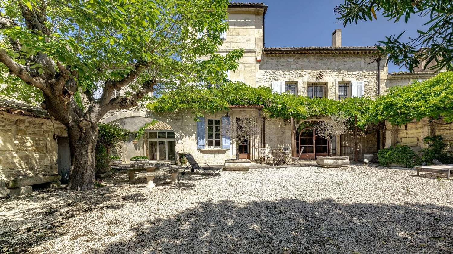  à vendre villa Fontvieille Bouches-du-Rhône 2