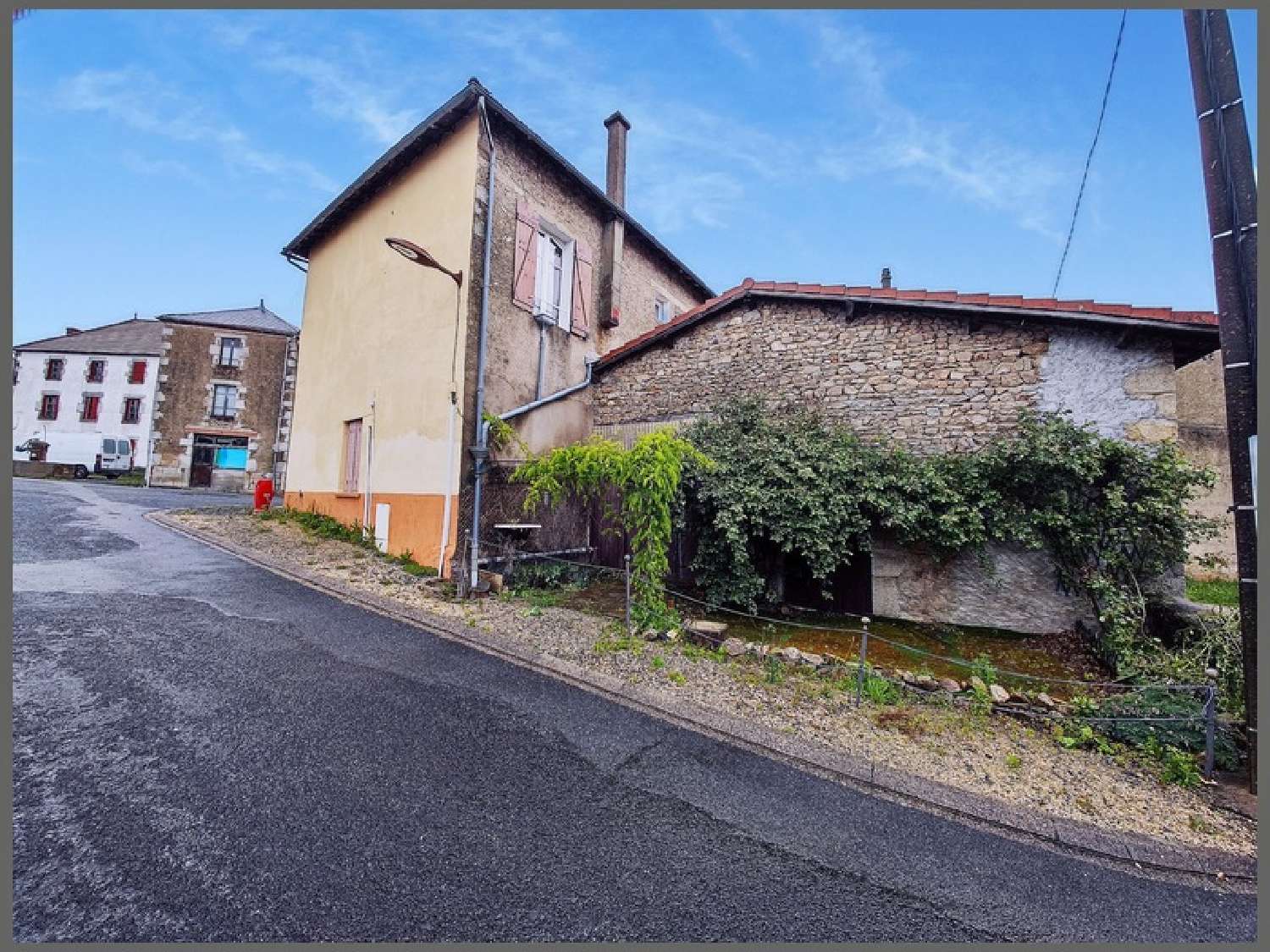  te koop dorpshuis Charnat Puy-de-Dôme 2