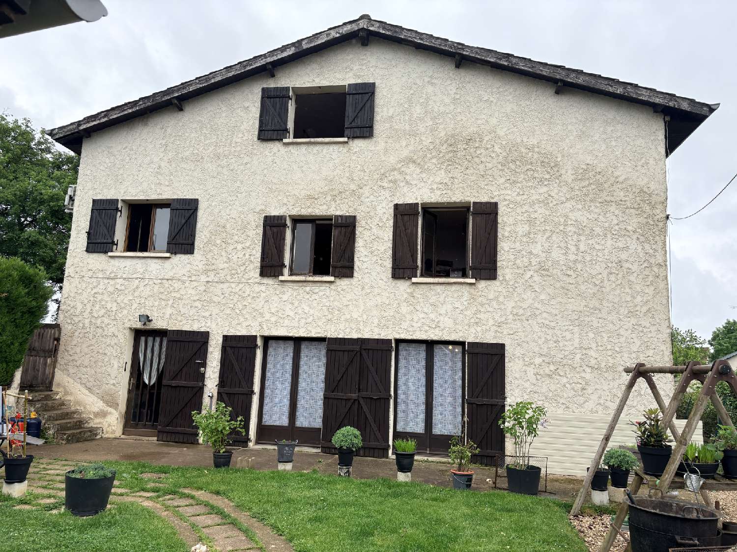 te koop dorpshuis Lavangeot Jura 1