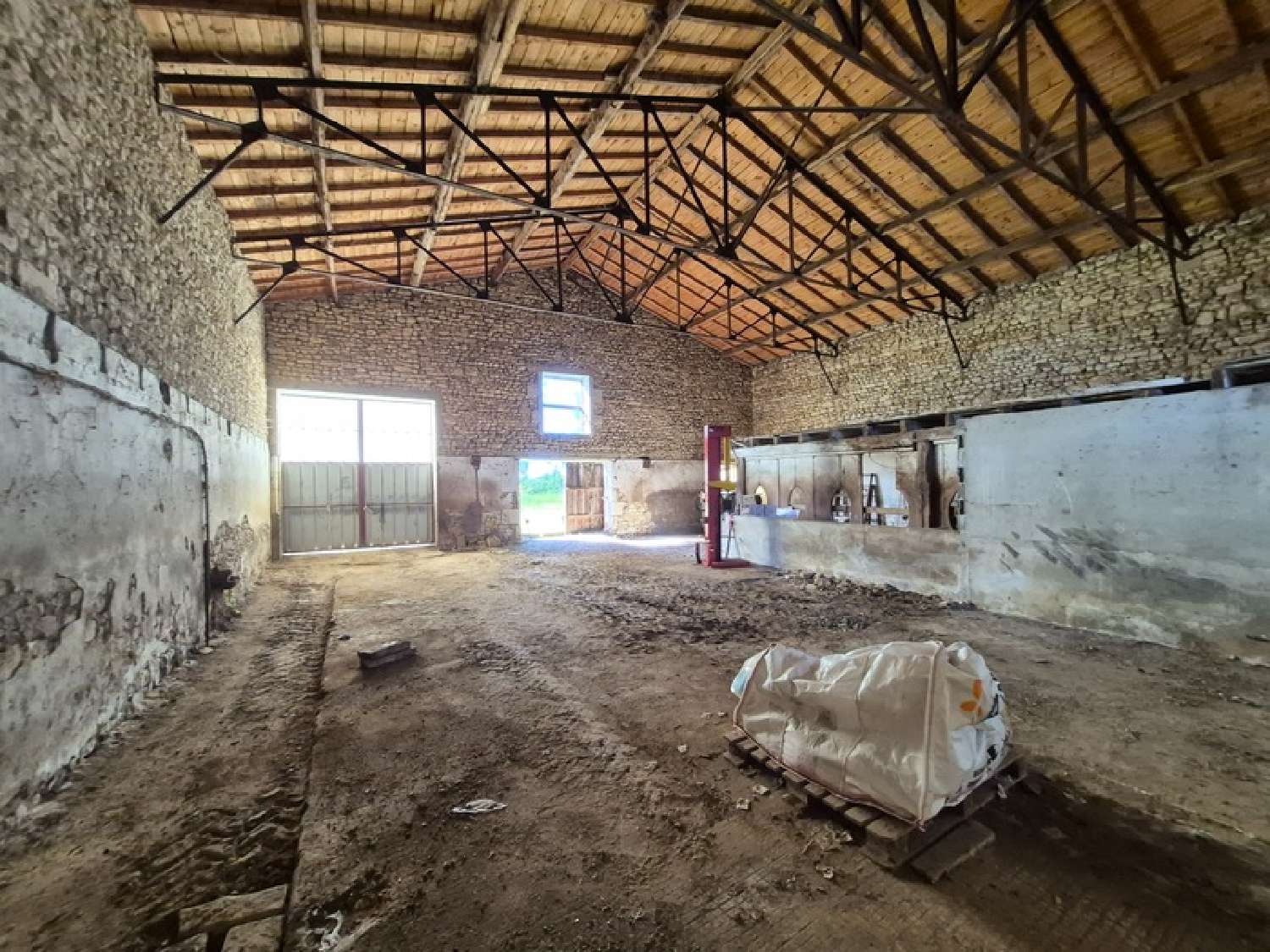 for sale barn Saint-Coutant-le-Grand Charente-Maritime 2
