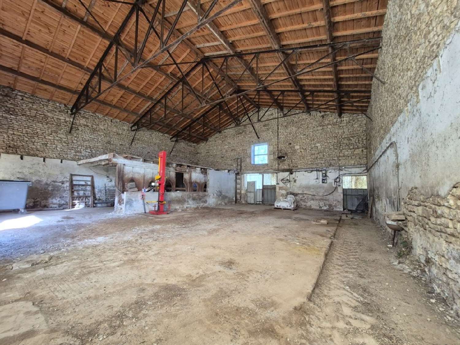 for sale barn Saint-Coutant-le-Grand Charente-Maritime 3