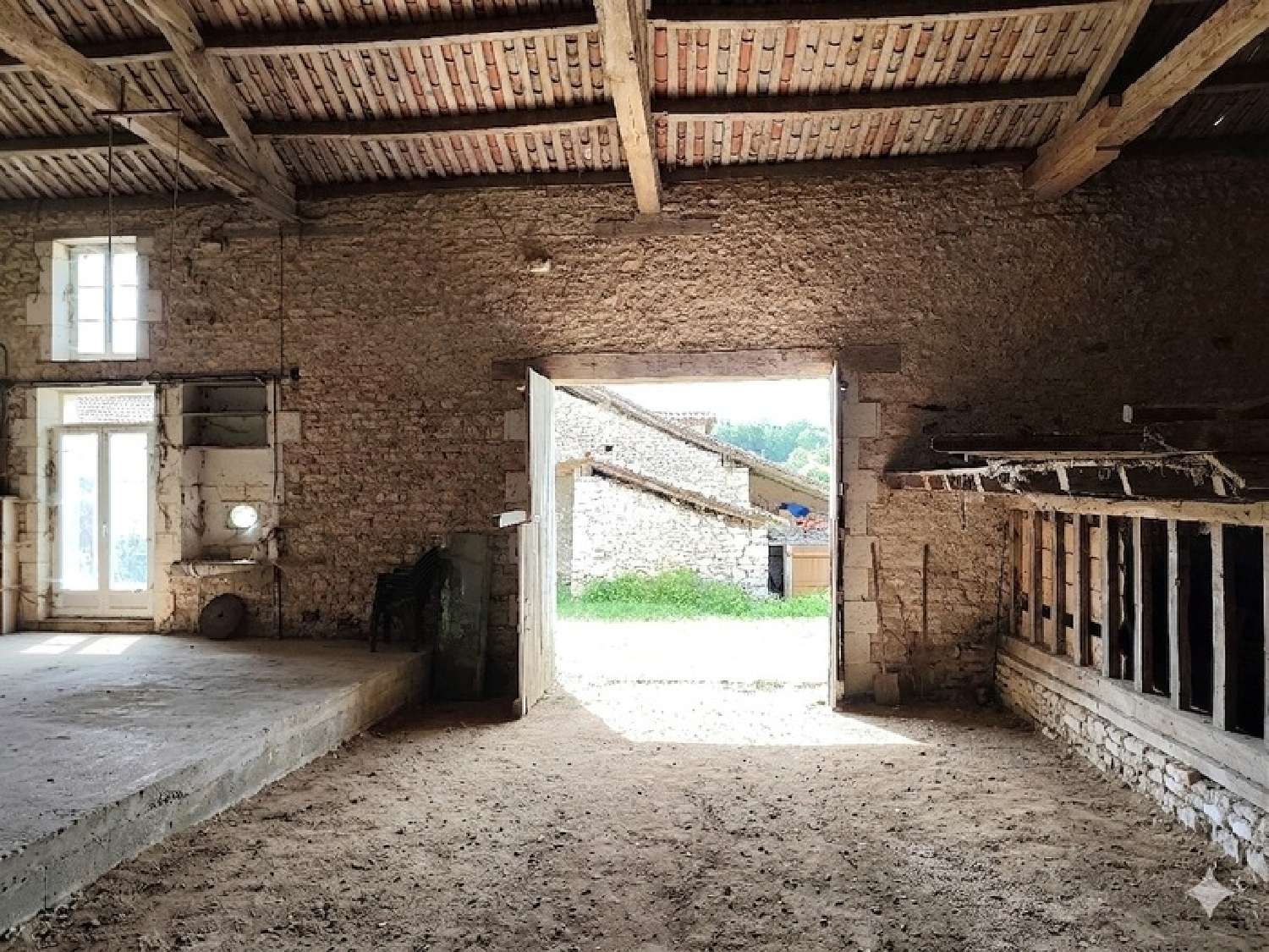 for sale barn Varaignes Dordogne 8