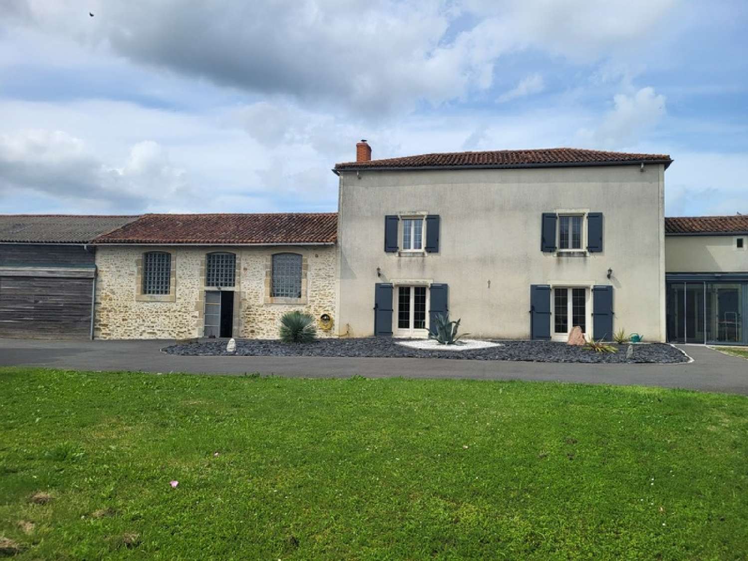 te koop boerderij Airvault Deux-Sèvres 1