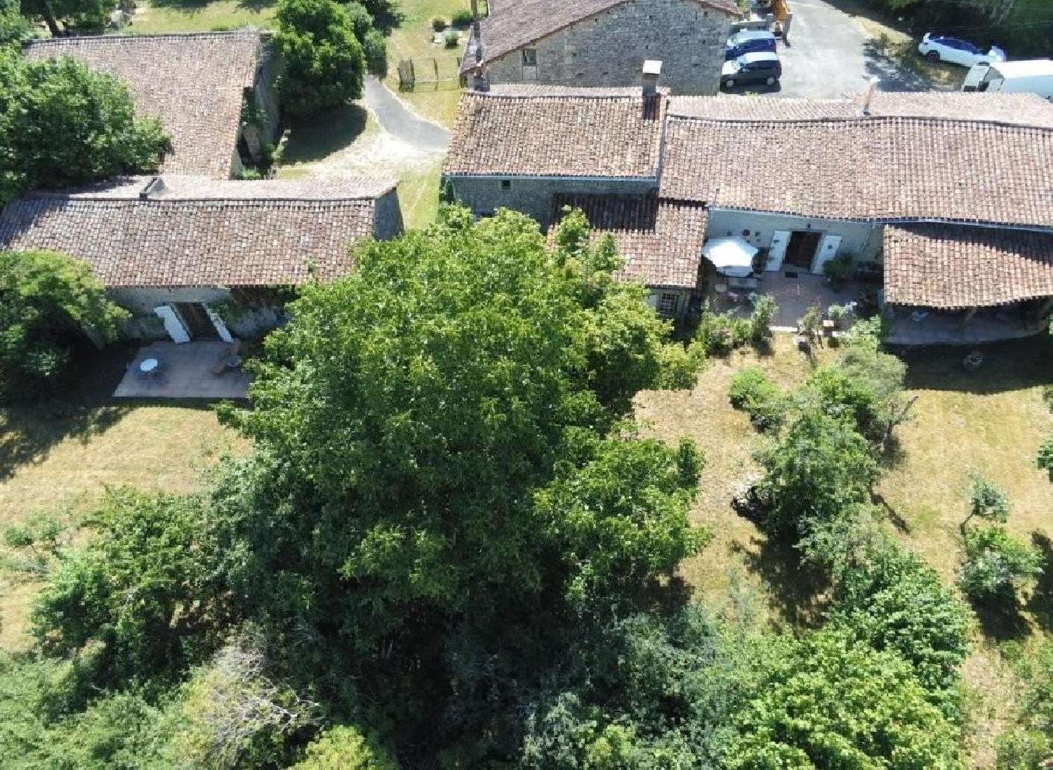  te koop huis Champagne-Mouton Charente 2