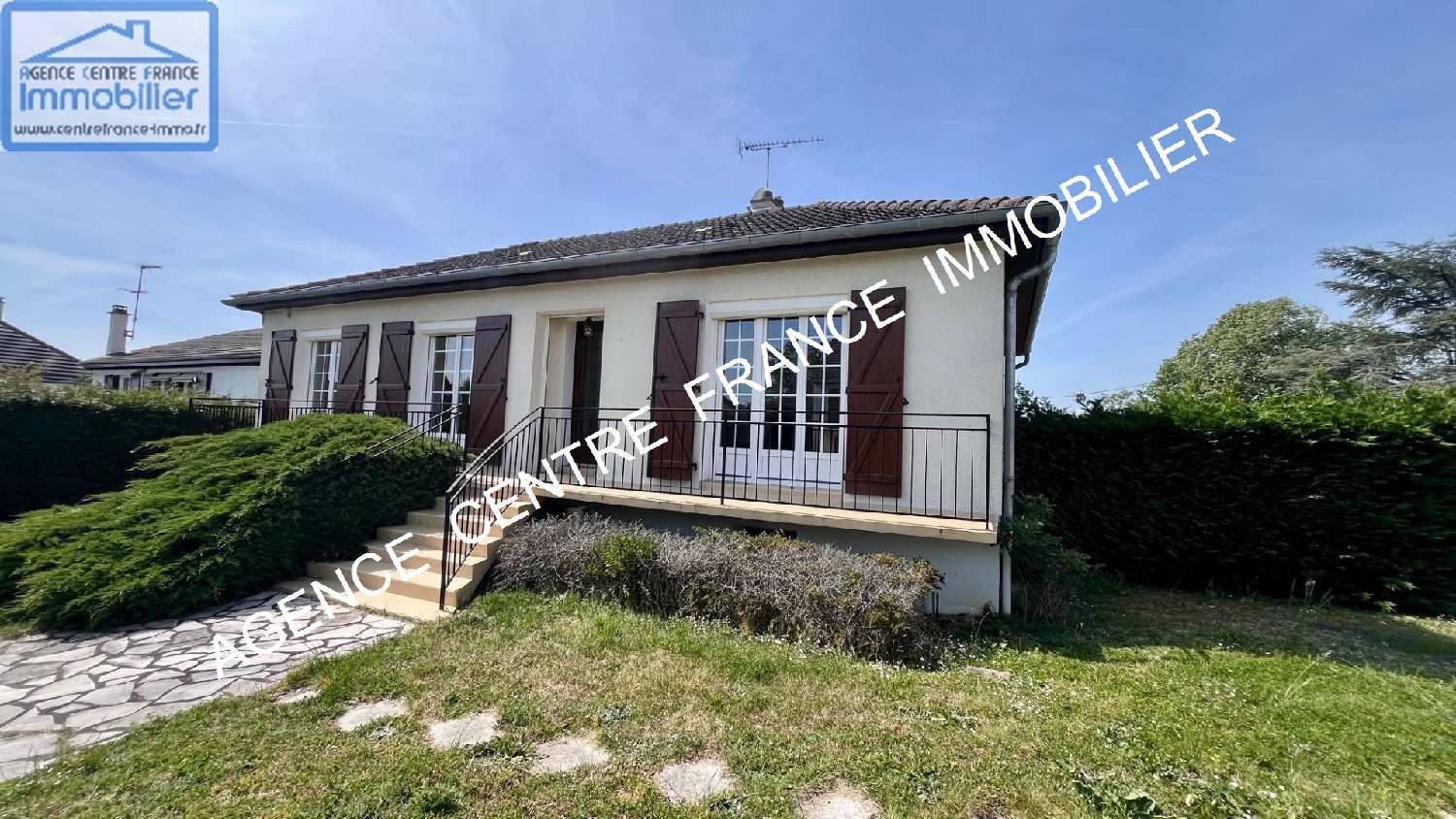  te koop huis La Chapelle-Saint-Ursin Cher 1