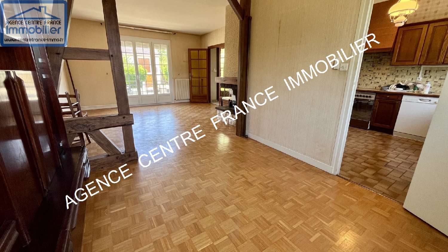  te koop huis La Chapelle-Saint-Ursin Cher 2