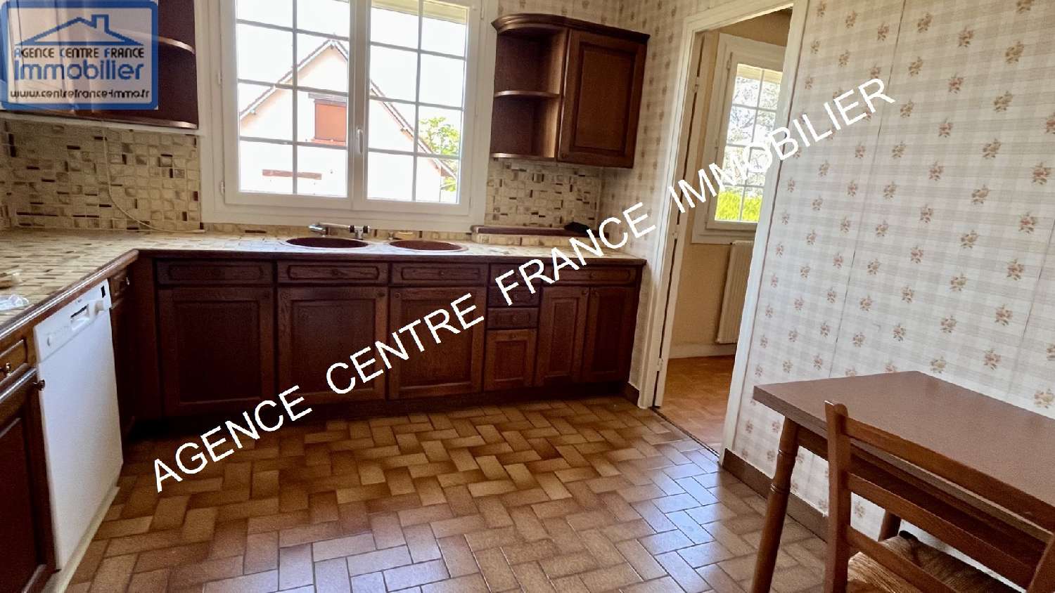  te koop huis La Chapelle-Saint-Ursin Cher 4