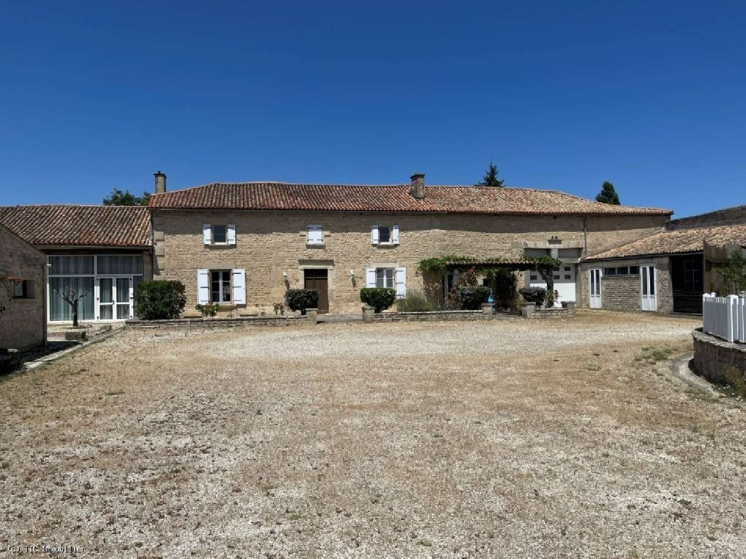  te koop huis Les Alleuds Deux-Sèvres 1