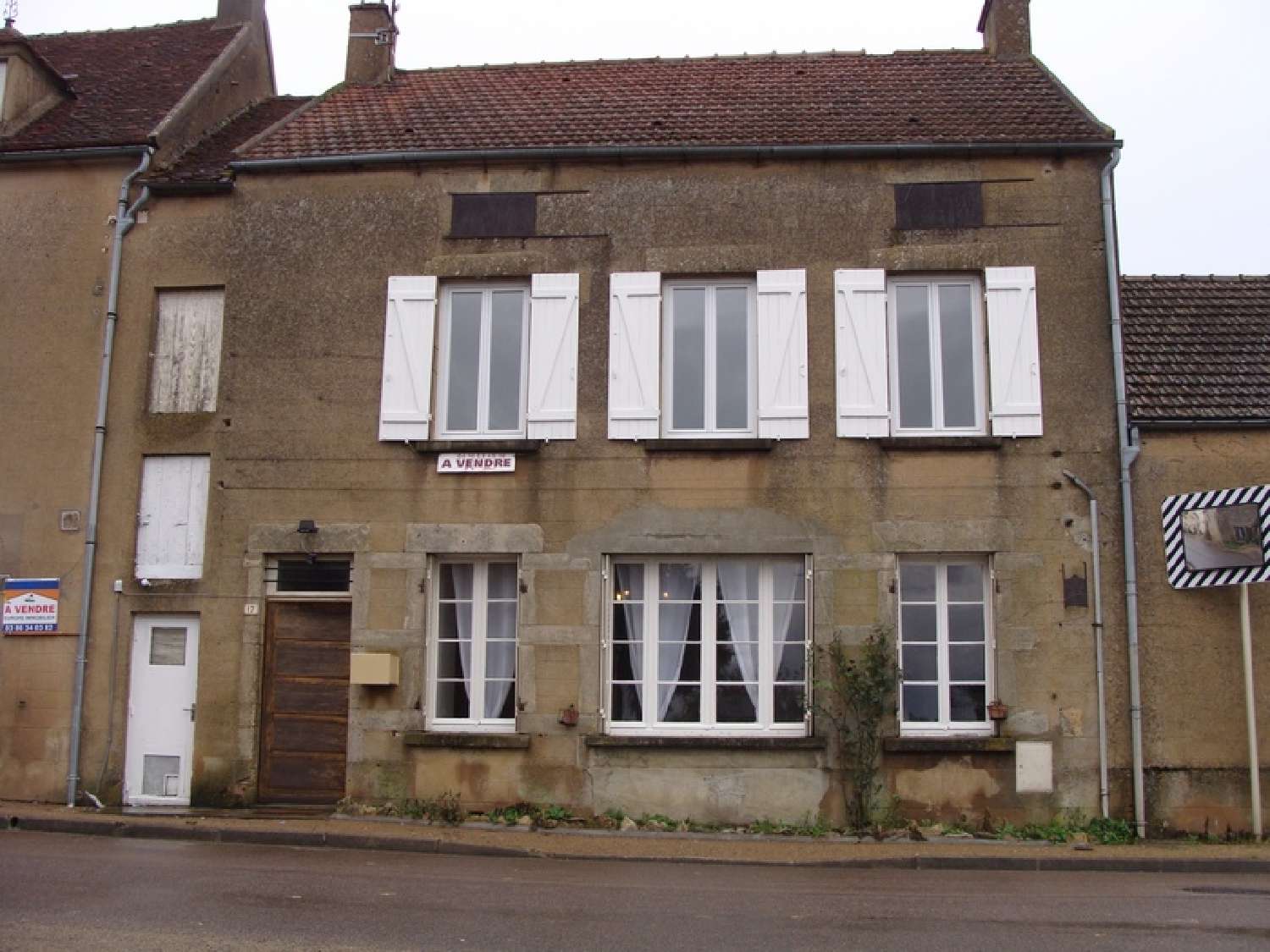 for sale house Montréal Yonne 1