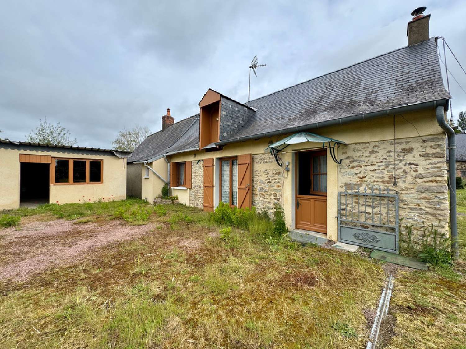  for sale house Morannes Maine-et-Loire 1