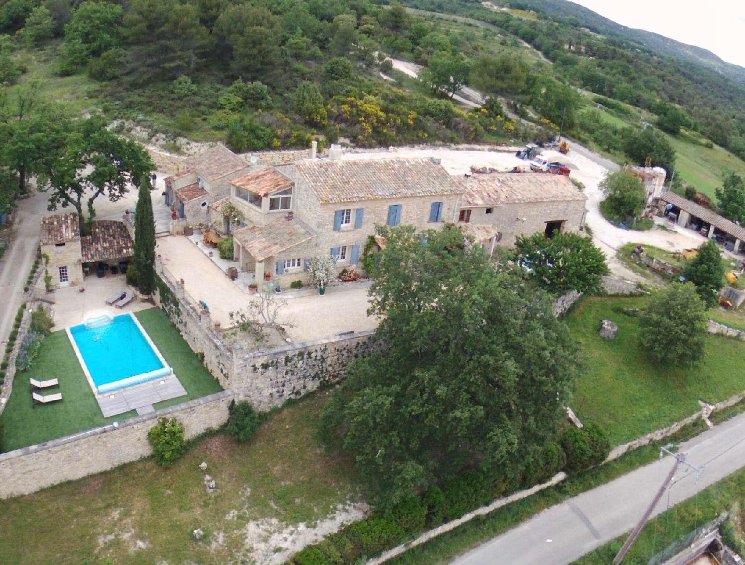 à vendre maison Murs Vaucluse 2