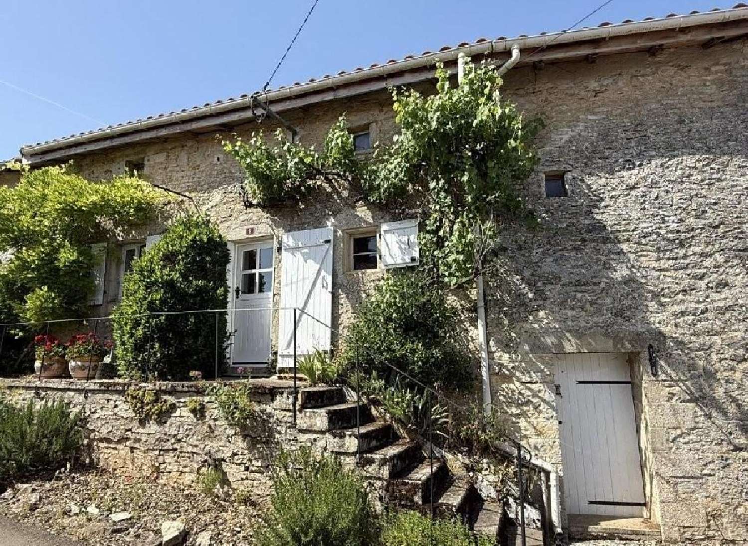  te koop huis Nanteuil-en-Vallée Charente 1