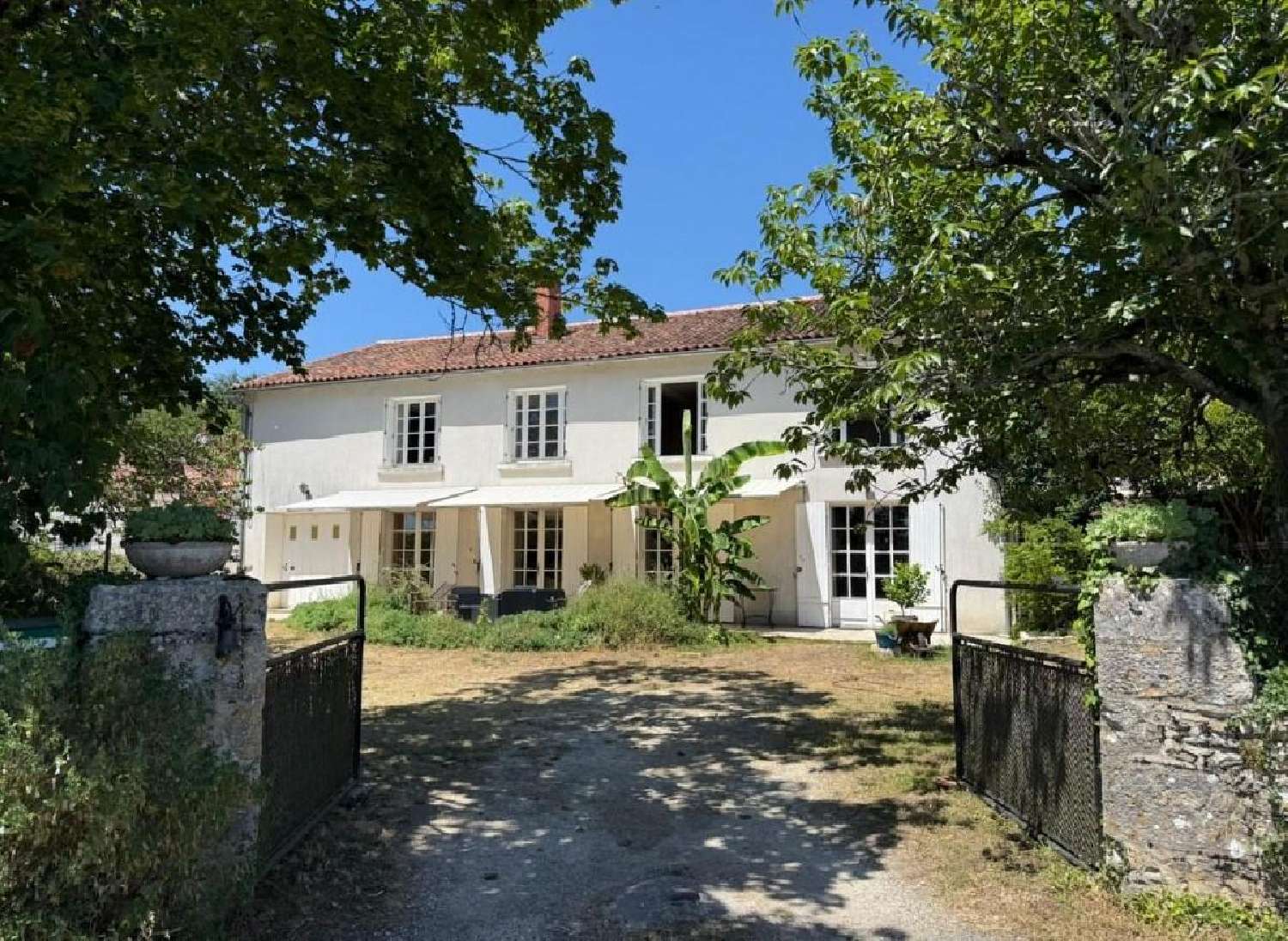  te koop huis Nanteuil-en-Vallée Charente 1