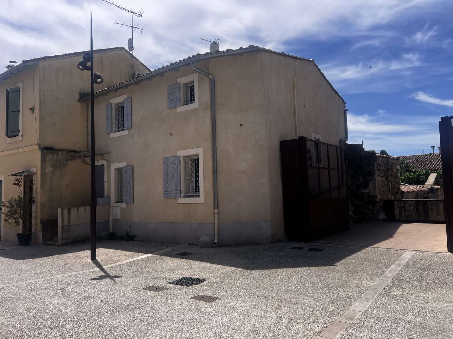  for sale house Saint-Gilles Gard 1