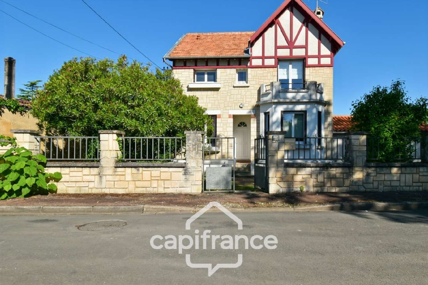 for sale house Saint-Jean-d'Angély Charente-Maritime 1