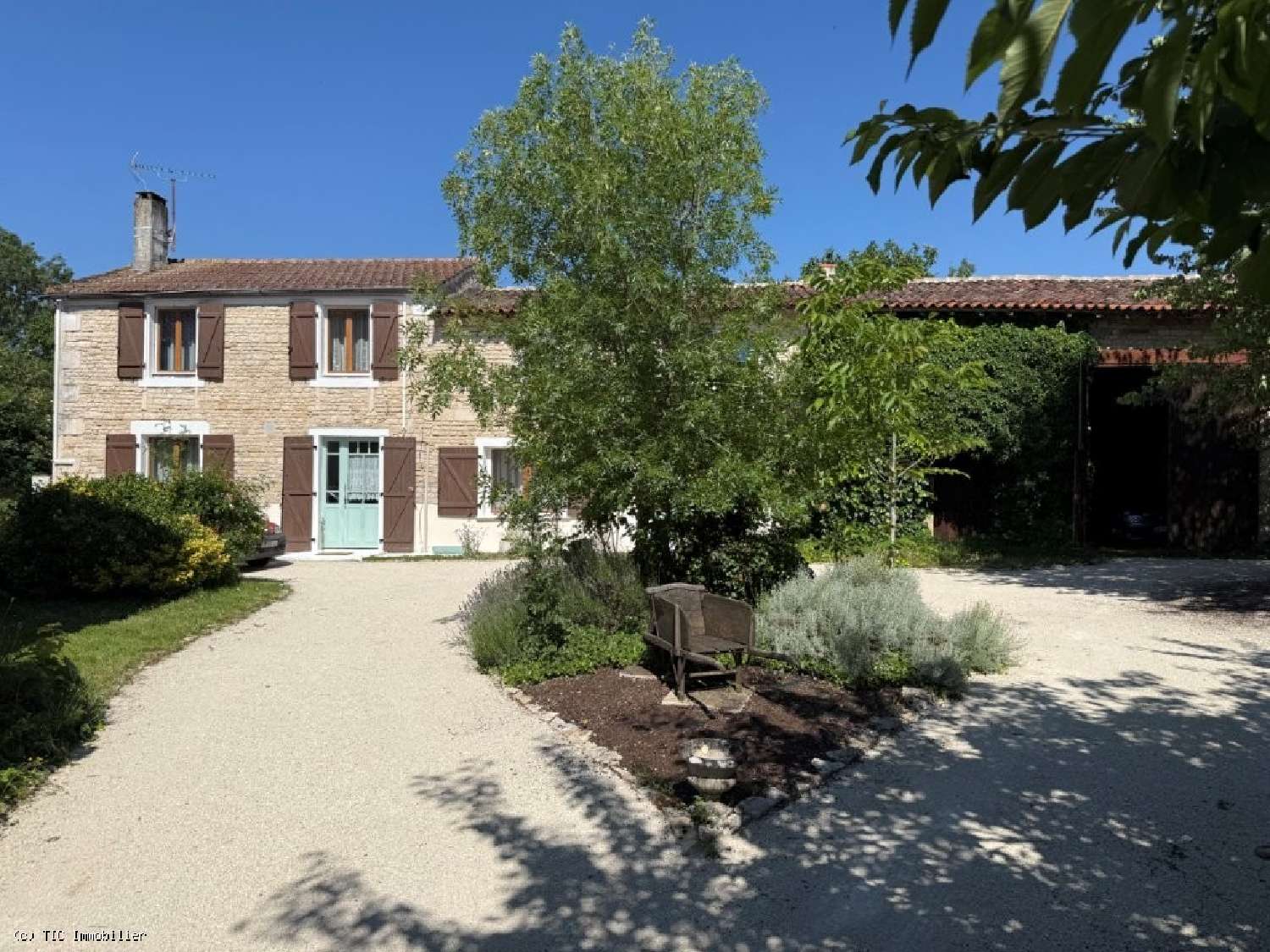te koop huis Souvigné Charente 2