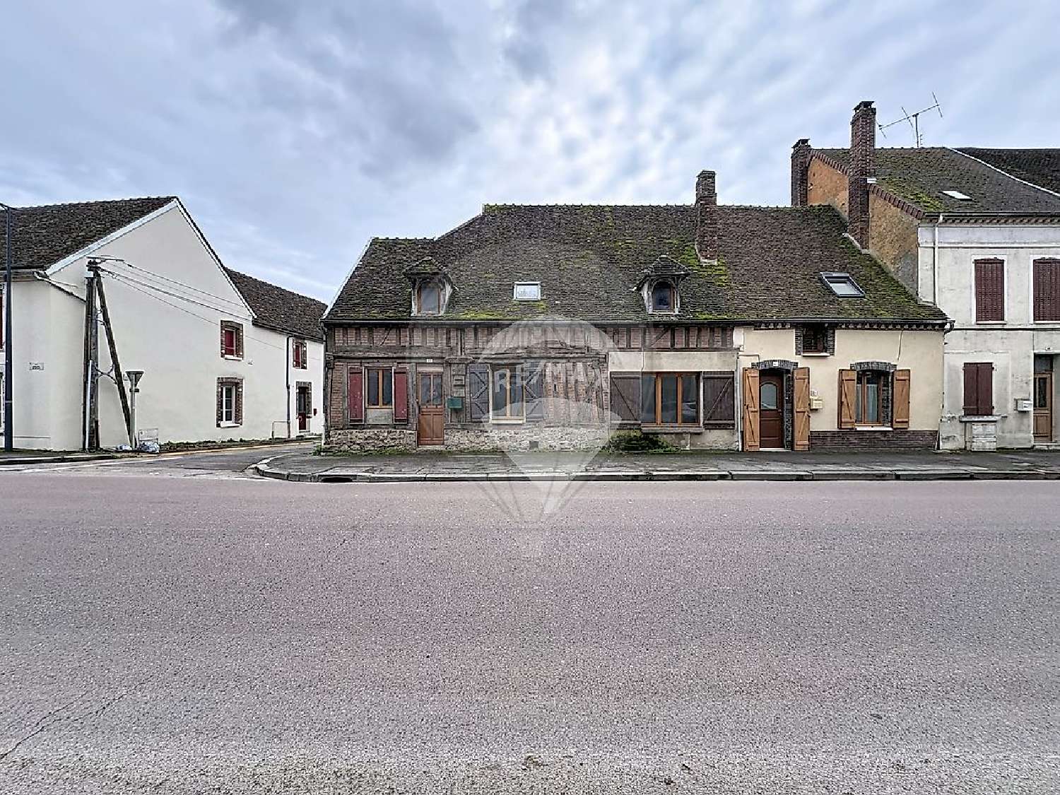  à vendre maison Villeneuve-l'Archevêque Yonne 1