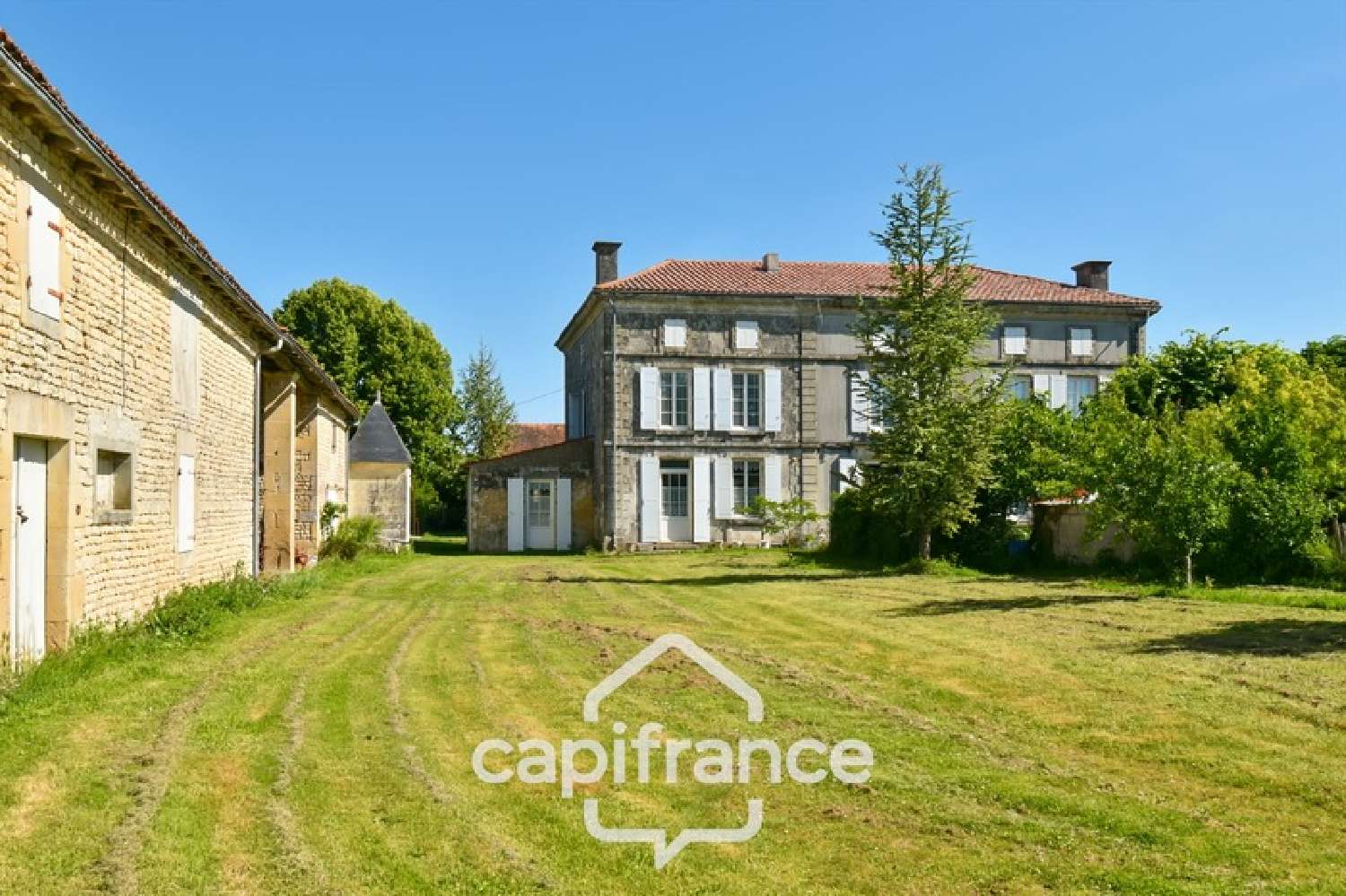  for sale mansion Paillé Charente-Maritime 1