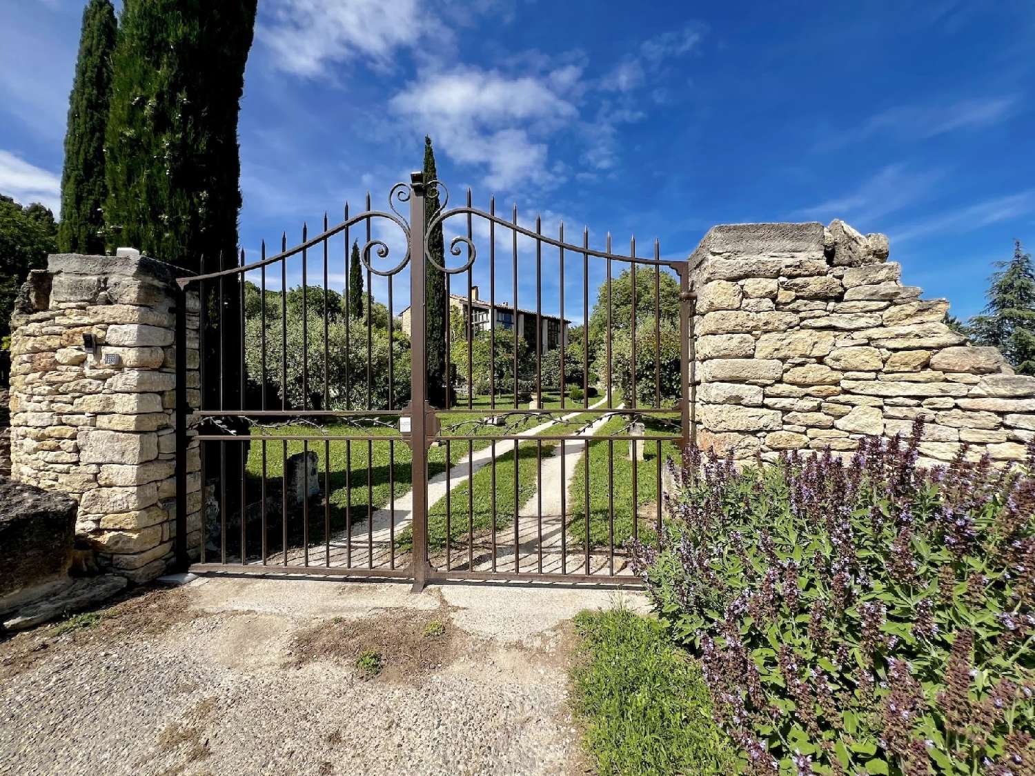 for sale villa Gordes Vaucluse 7