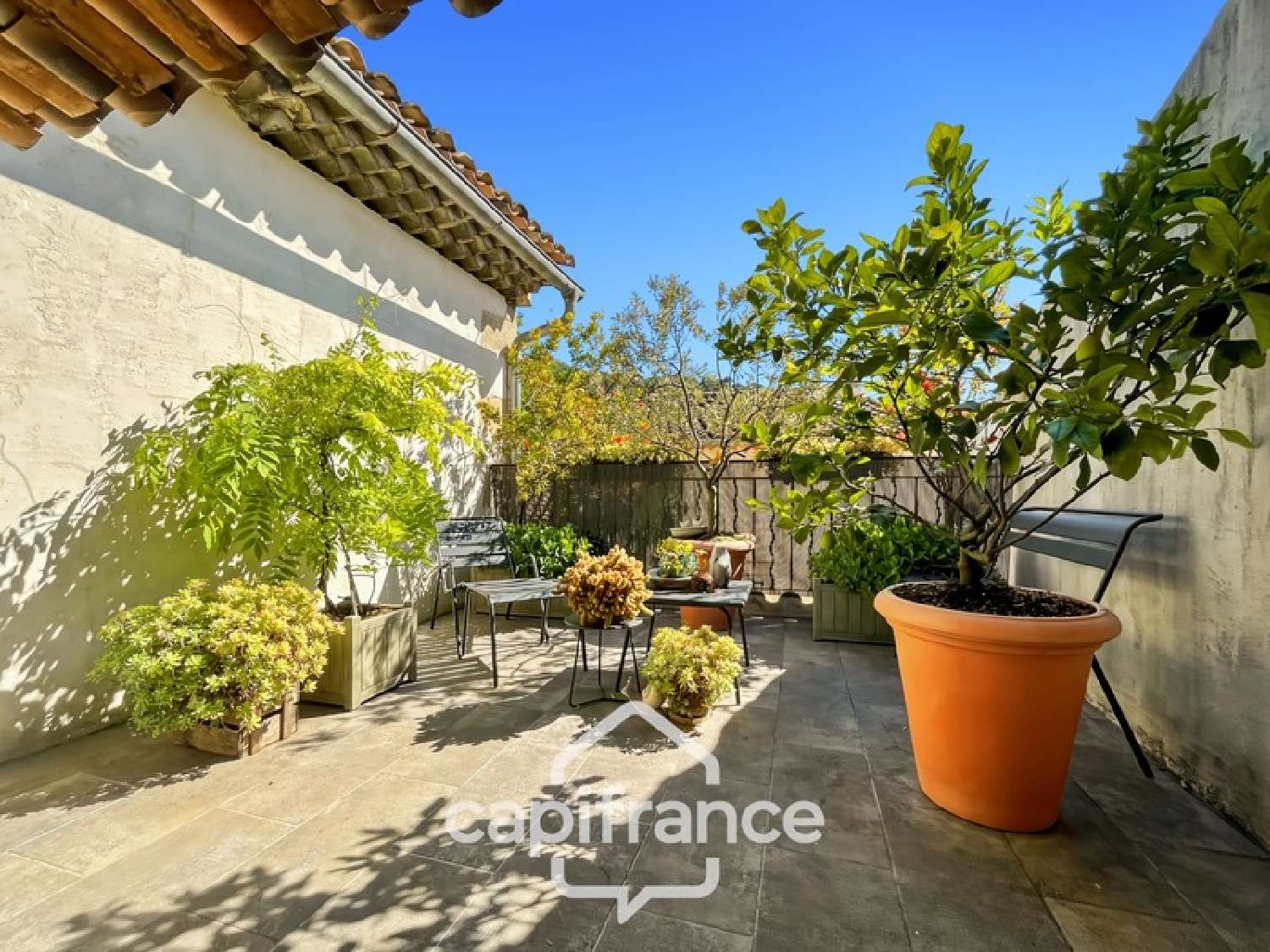 à vendre maison de village Alleins Bouches-du-Rhône 2