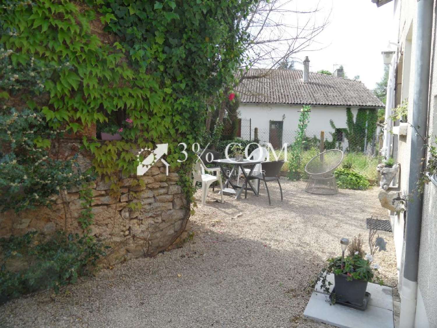  à vendre maison de village Sommières-du-Clain Vienne 2