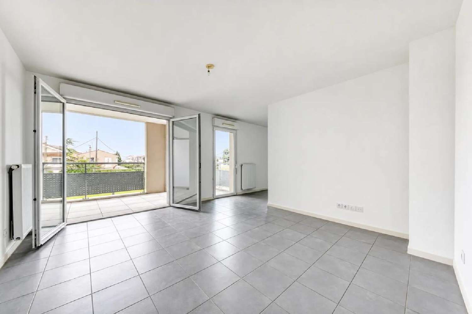 for sale apartment Décines-Charpieu Rhône 1