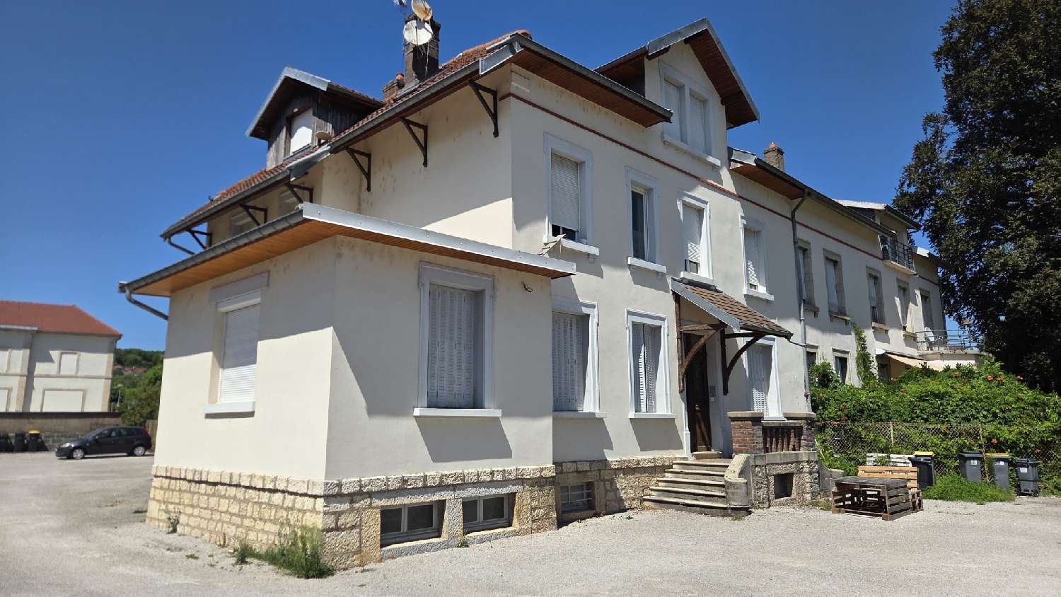 à vendre batiment Chalezeule Doubs 1