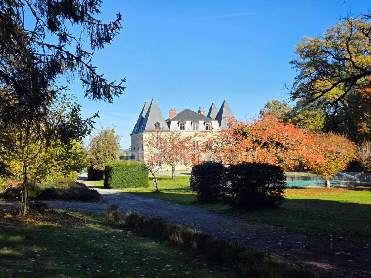  en venta castillo Châteauneuf-la-Forêt Haute-Vienne 1