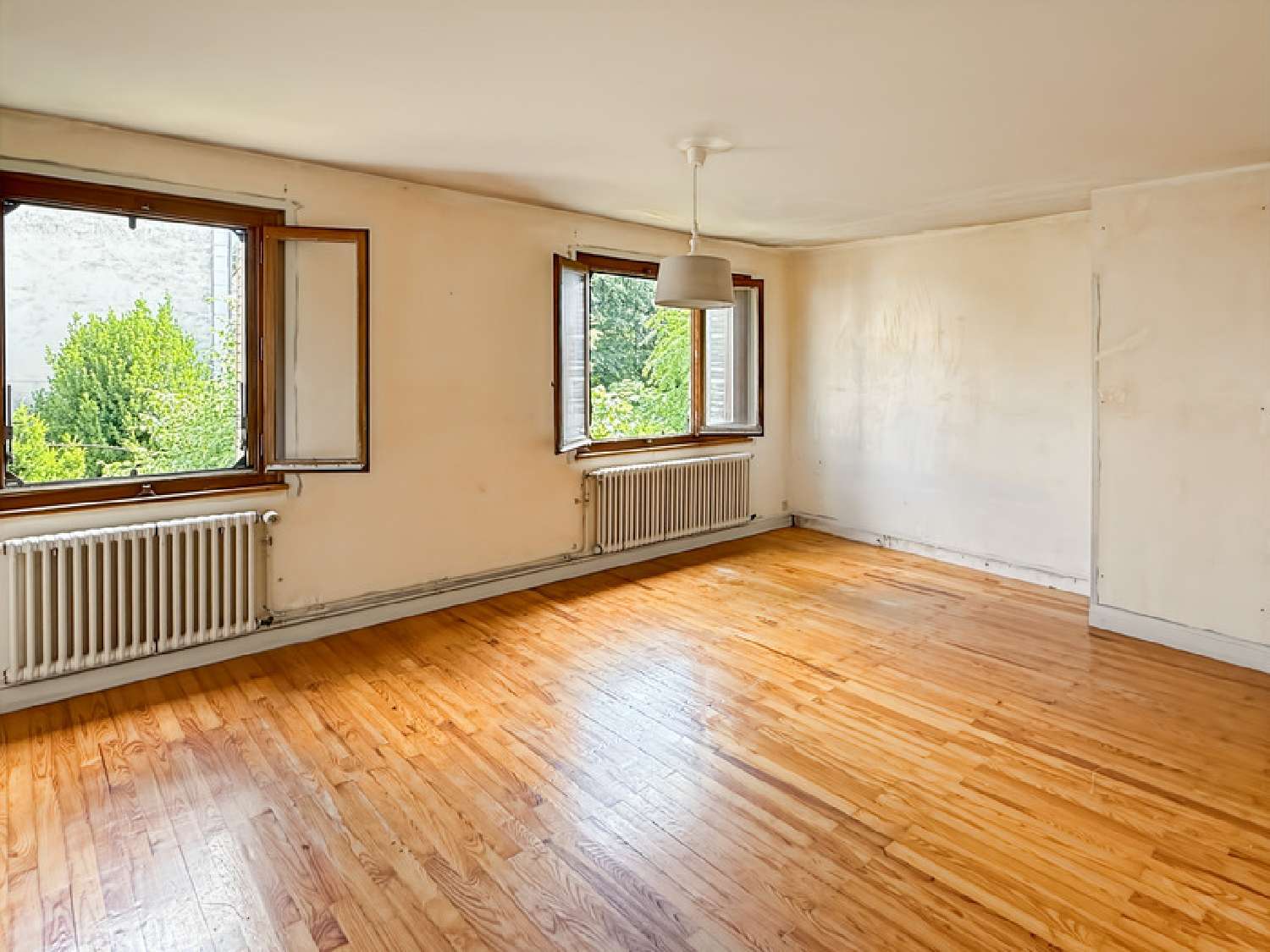 te koop stadshuis Gex Ain 8