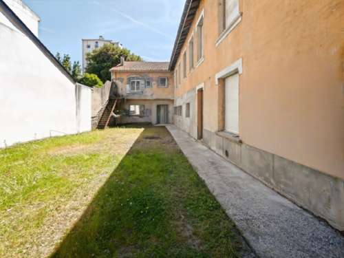 Tarbes Hautes-Pyrénées city house foto 7369362