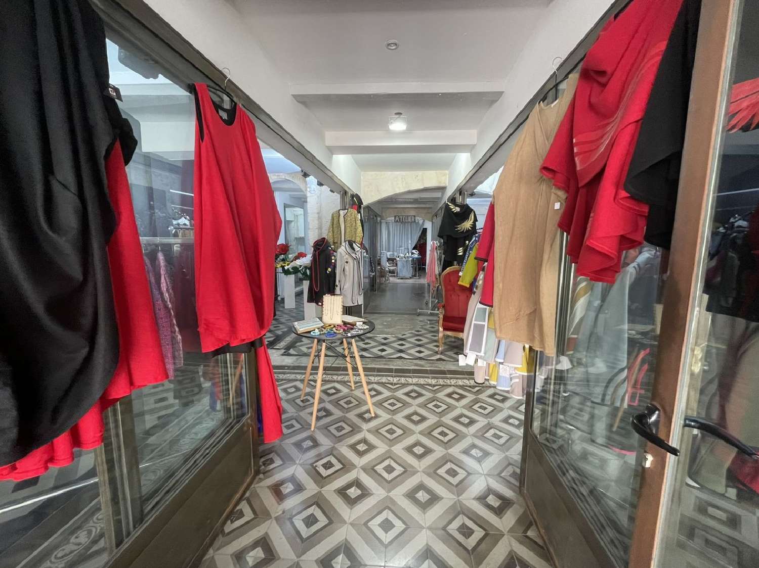  à vendre commerce Aigues-Mortes Gard 2