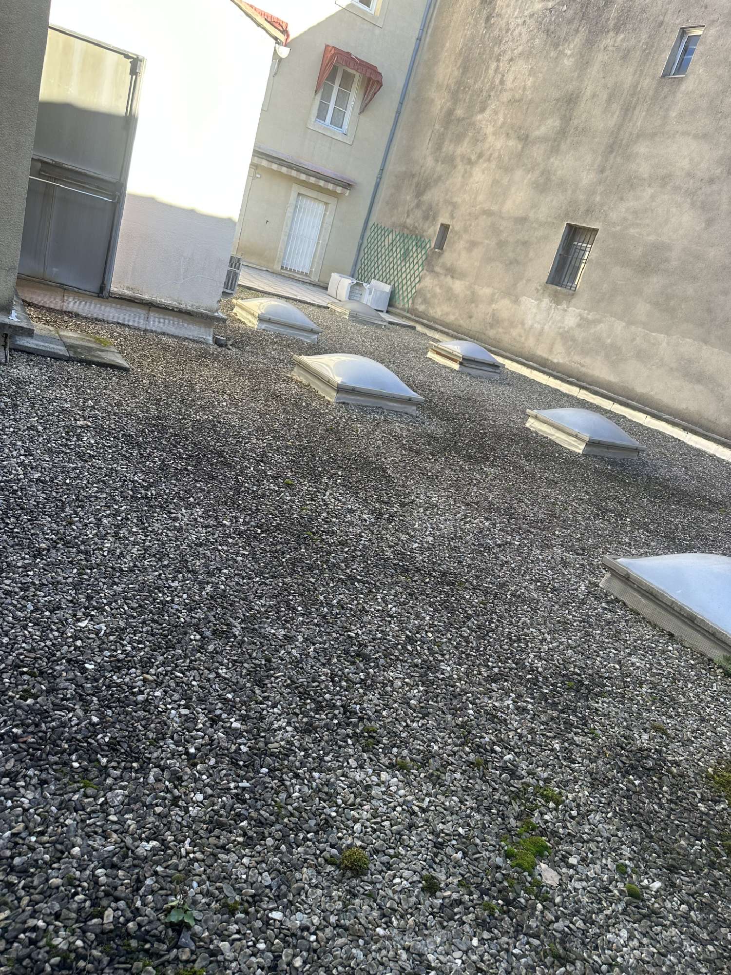 te koop bedrijfsruimte/ kantoor Alès Gard 8