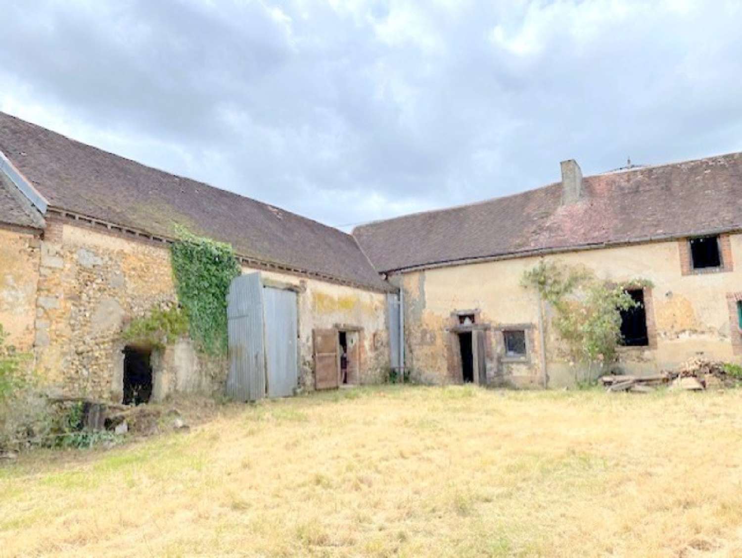  en venta casa rústica Cerisiers Yonne 2