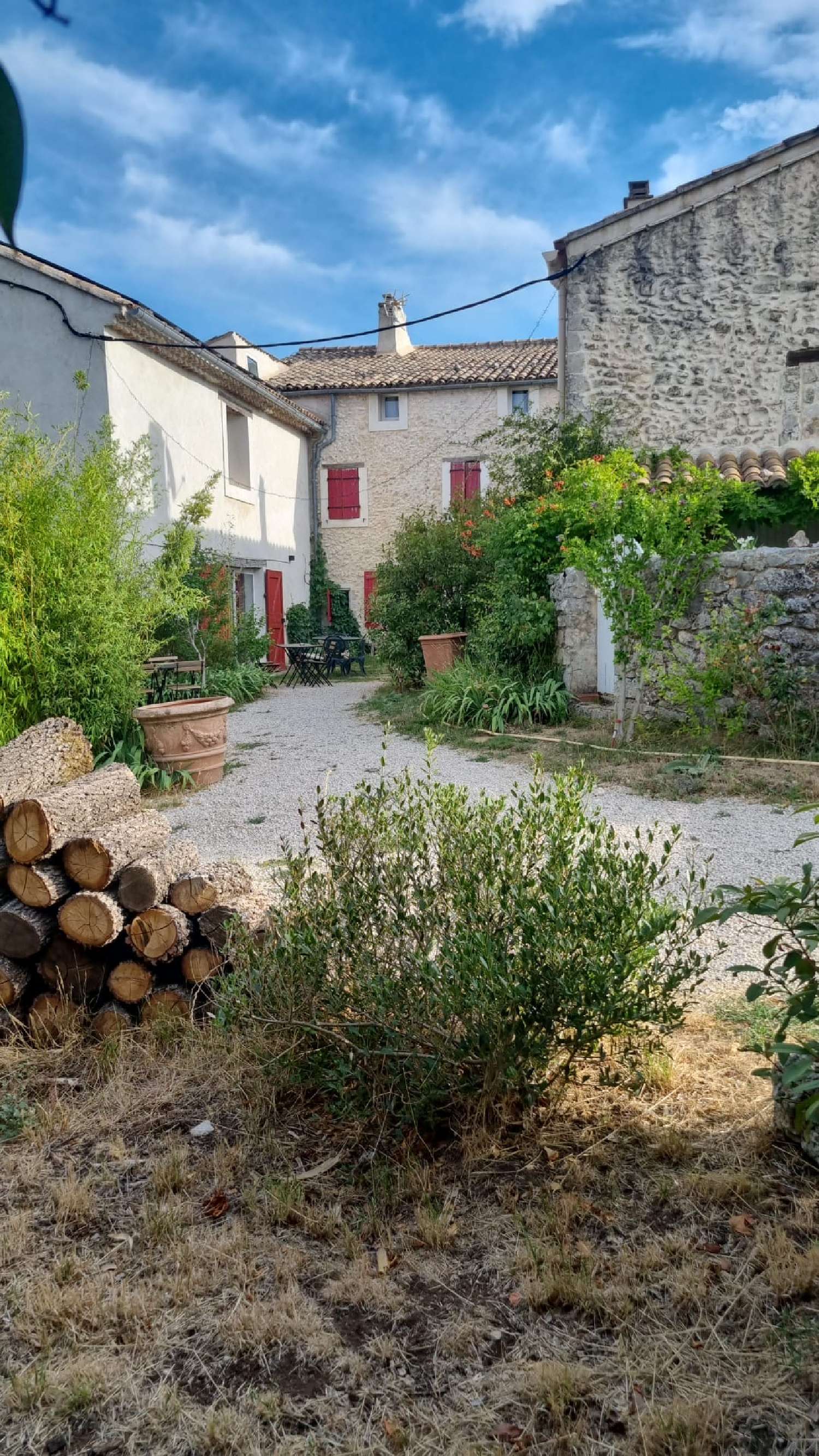  te koop boerderij Monieux Vaucluse 2