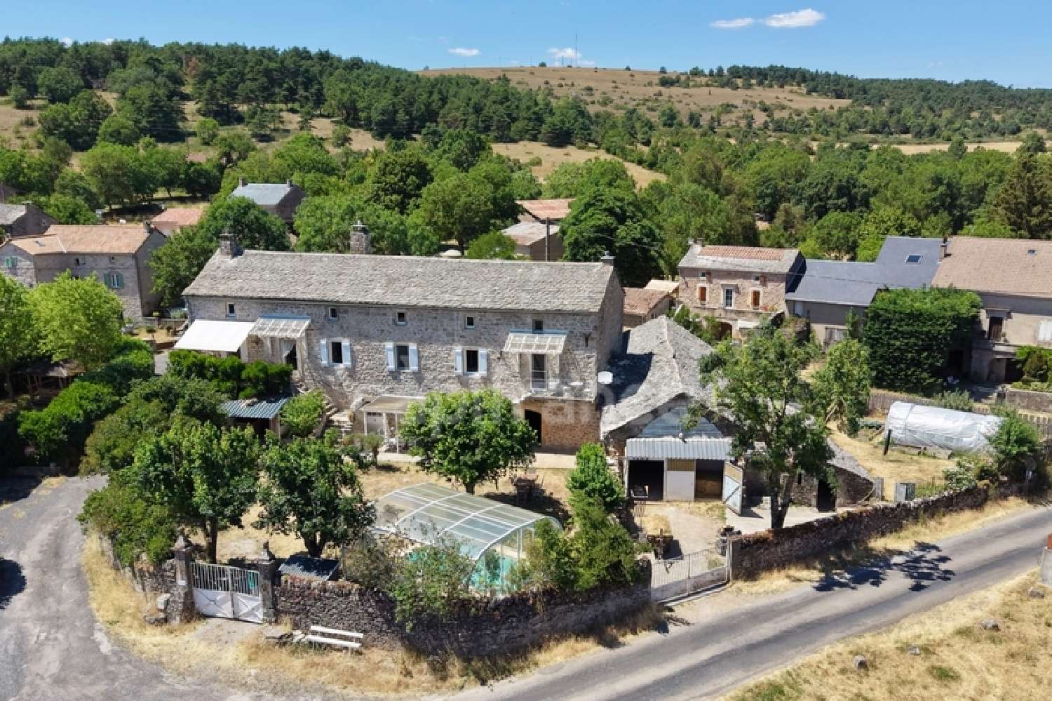  à vendre ferme Nant Aveyron 1