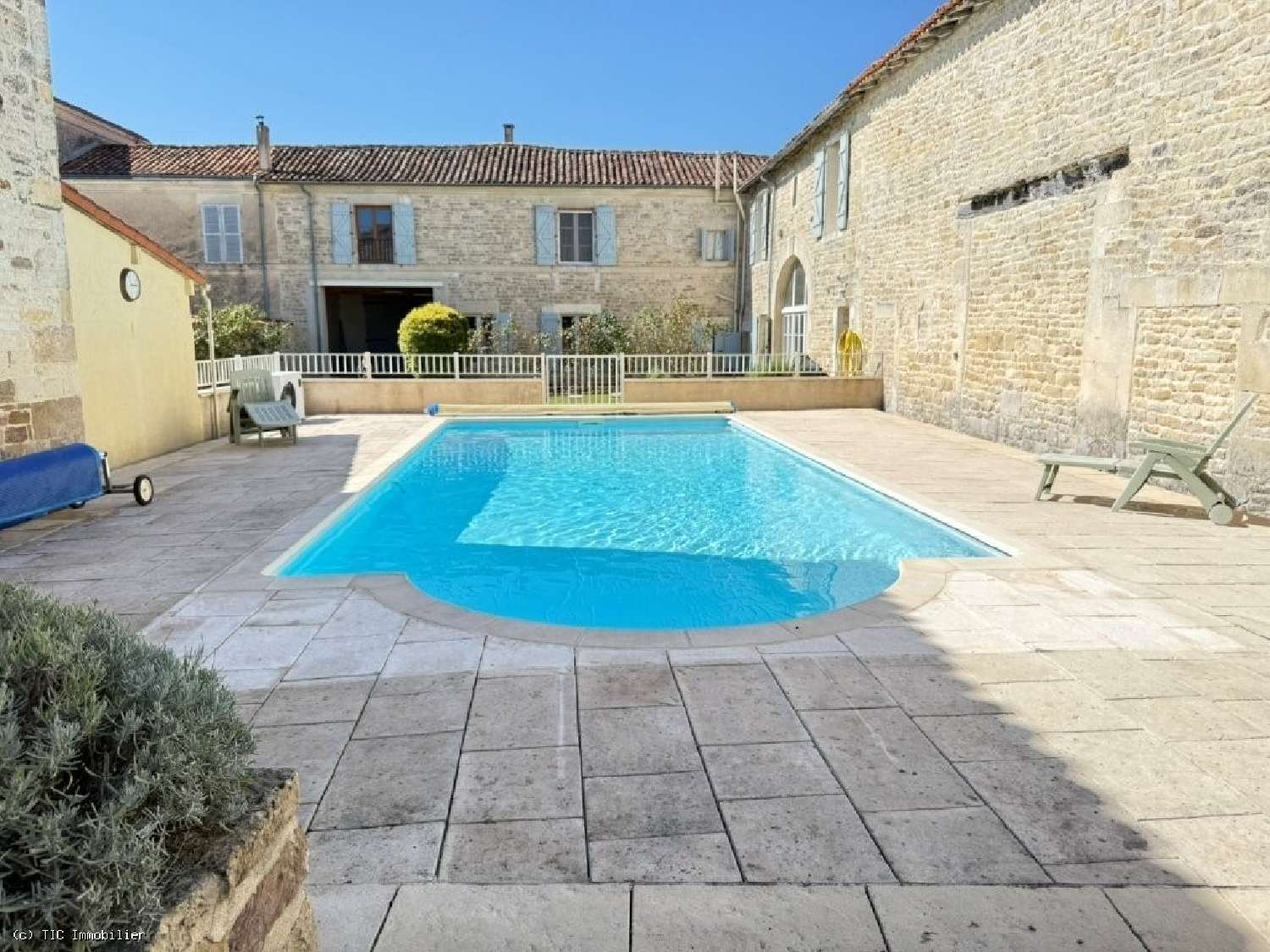 te koop huis Ambérac Charente 1