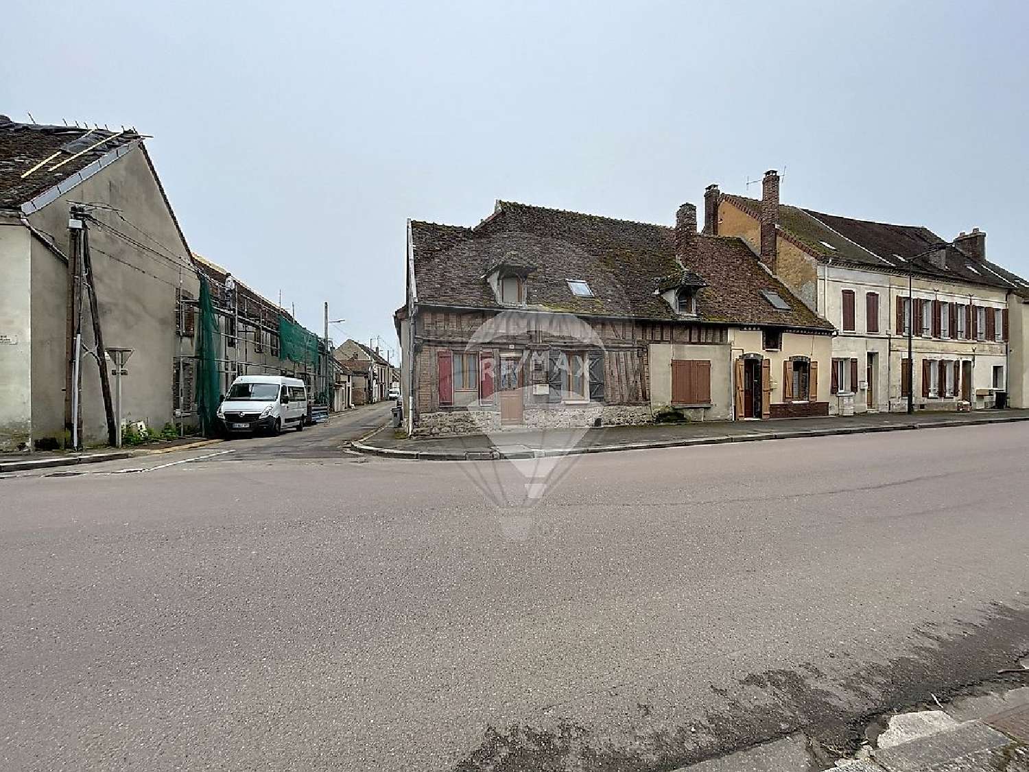  te koop huis Villeneuve-l'Archevêque Yonne 3