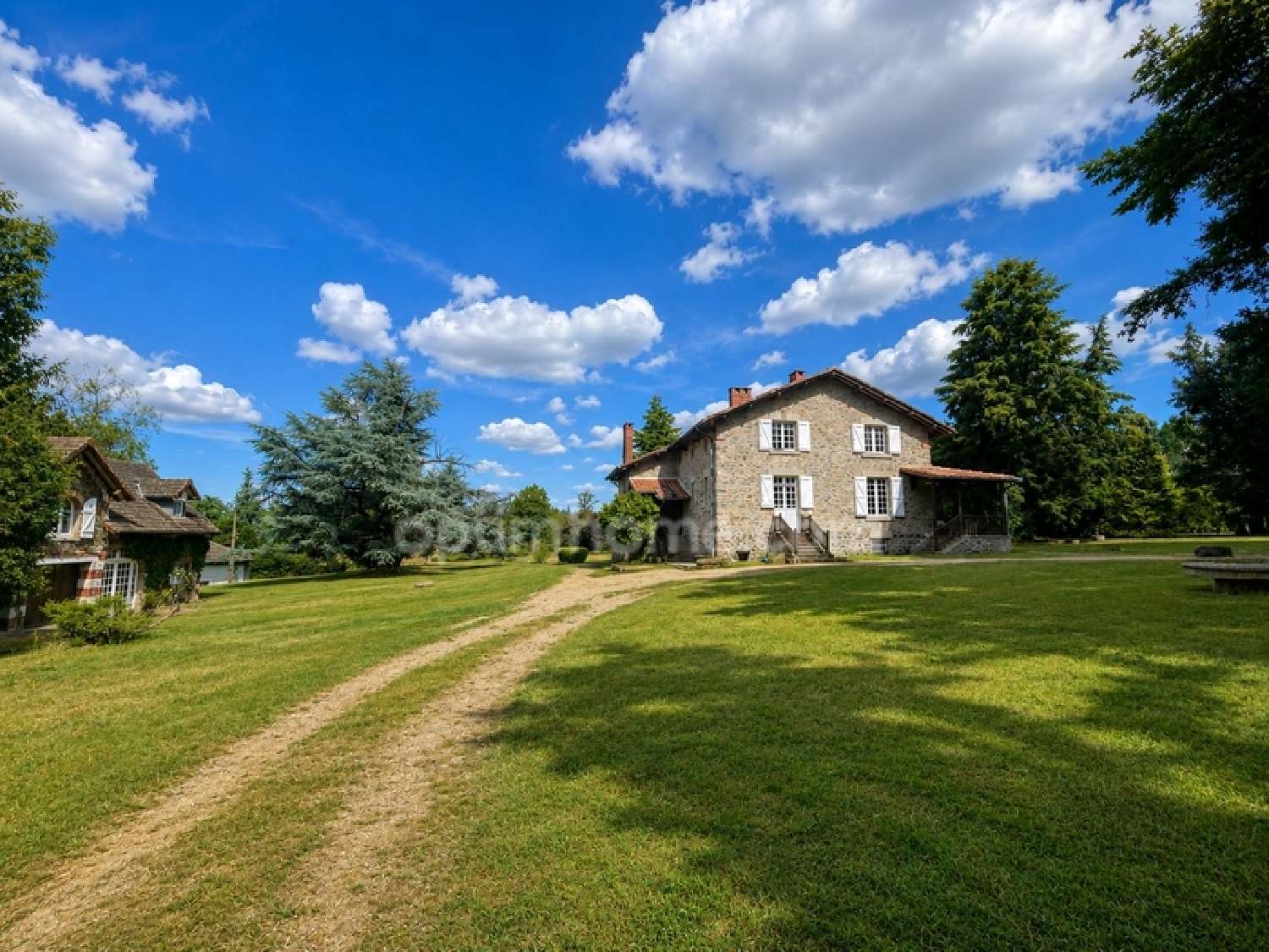  te koop herenhuis Chabanais Charente 1