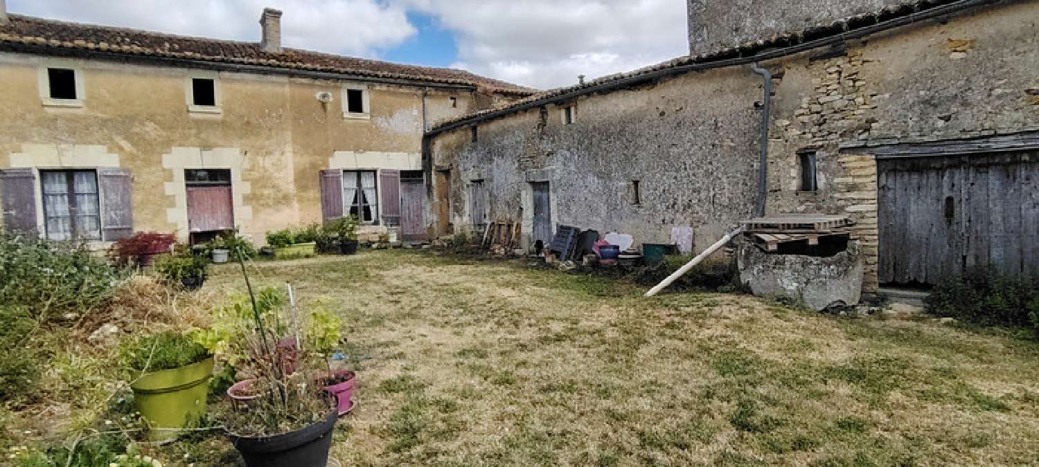 à vendre maison de village Saint-Jouin-de-Marnes Deux-Sèvres 8